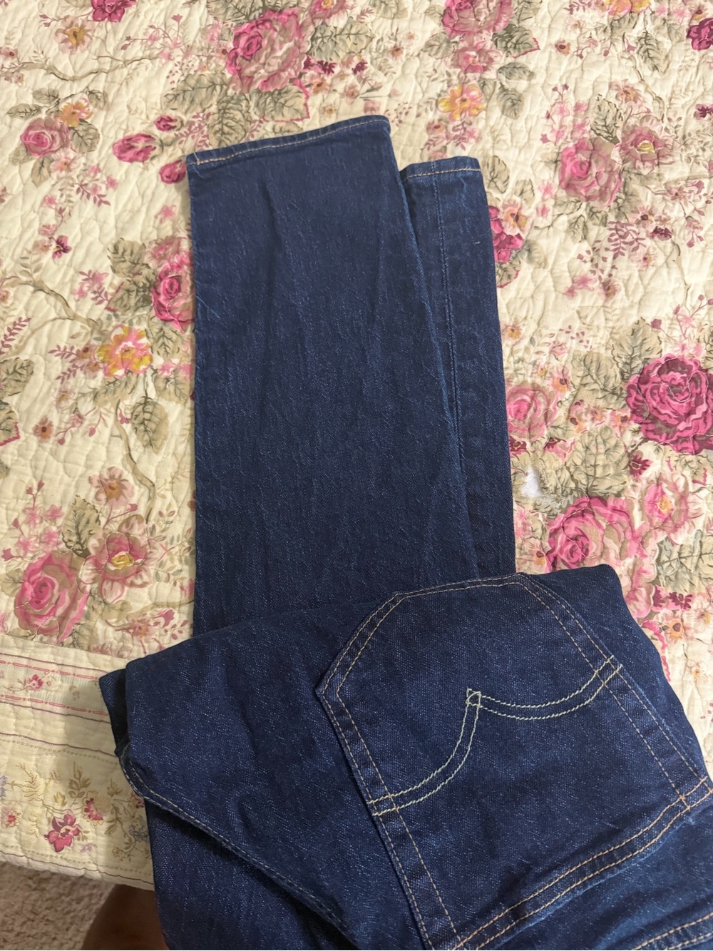 Levi's Indigo Blue Denim Jeans with Signature Red Tab - Picture 2 of 5